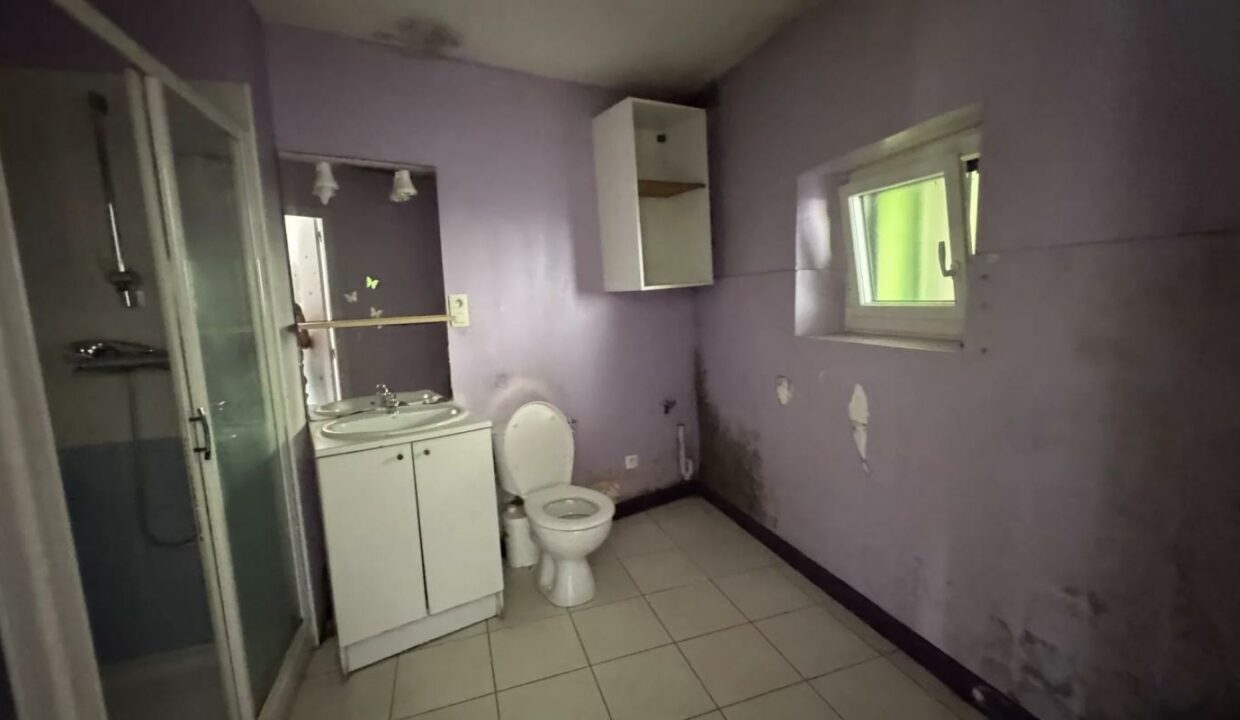 85951325-21052025-181713-3