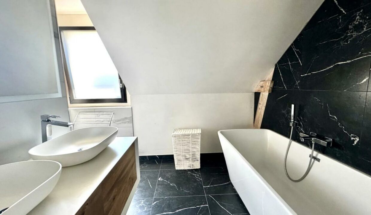 106710IG-08082025-103940-11