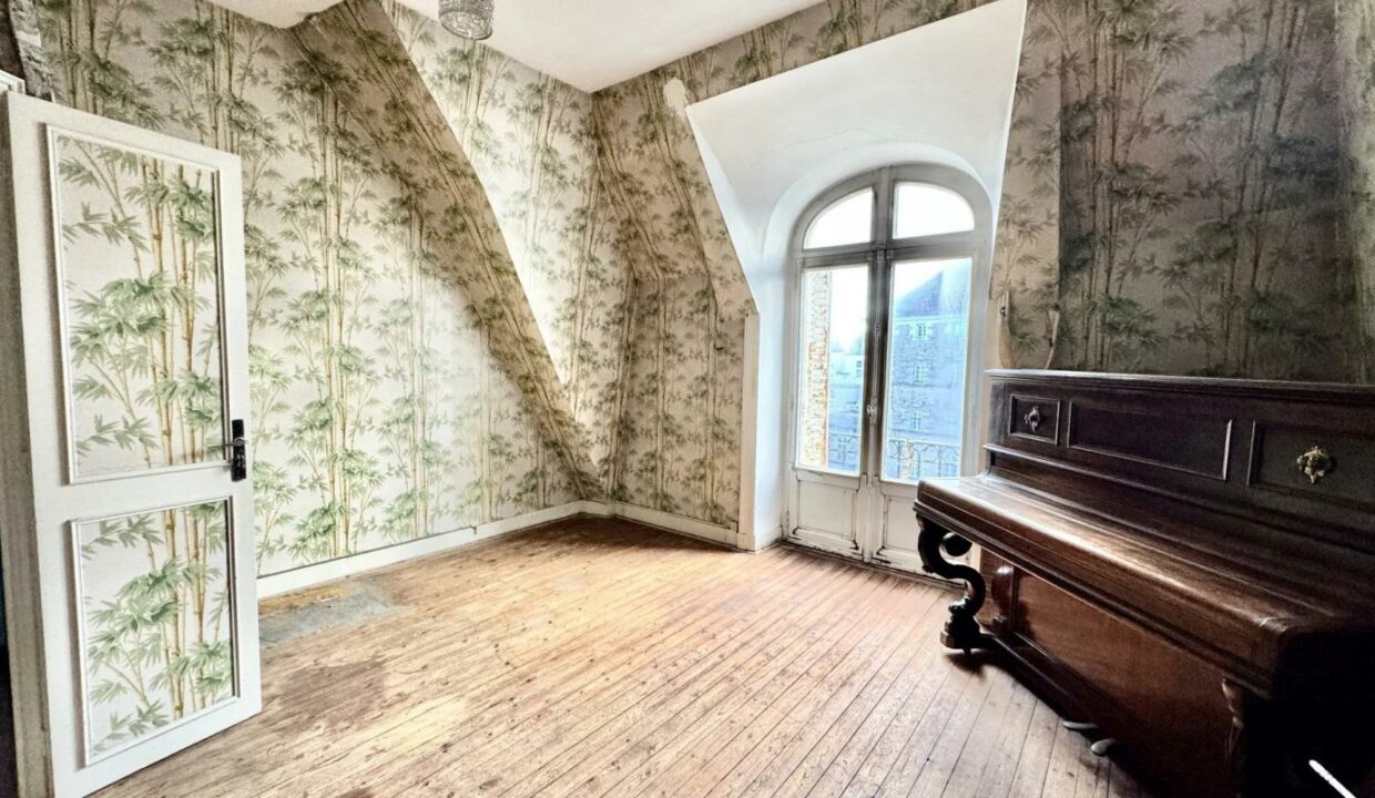 106773EA-21102025-123445-13