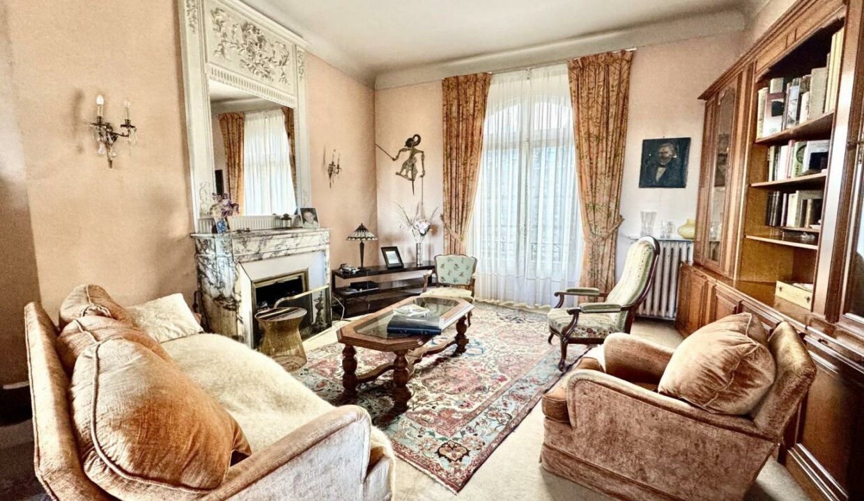 106773EA-21102025-123445-9