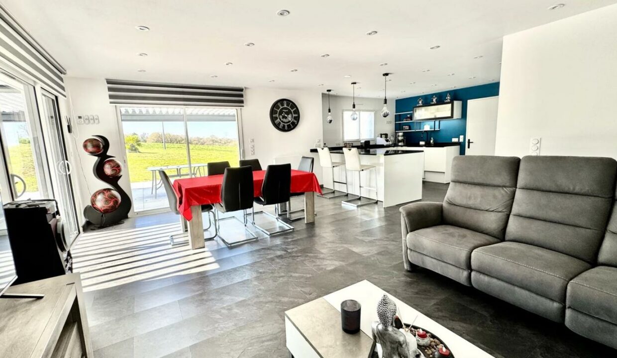 85784082-03102025-084005-2