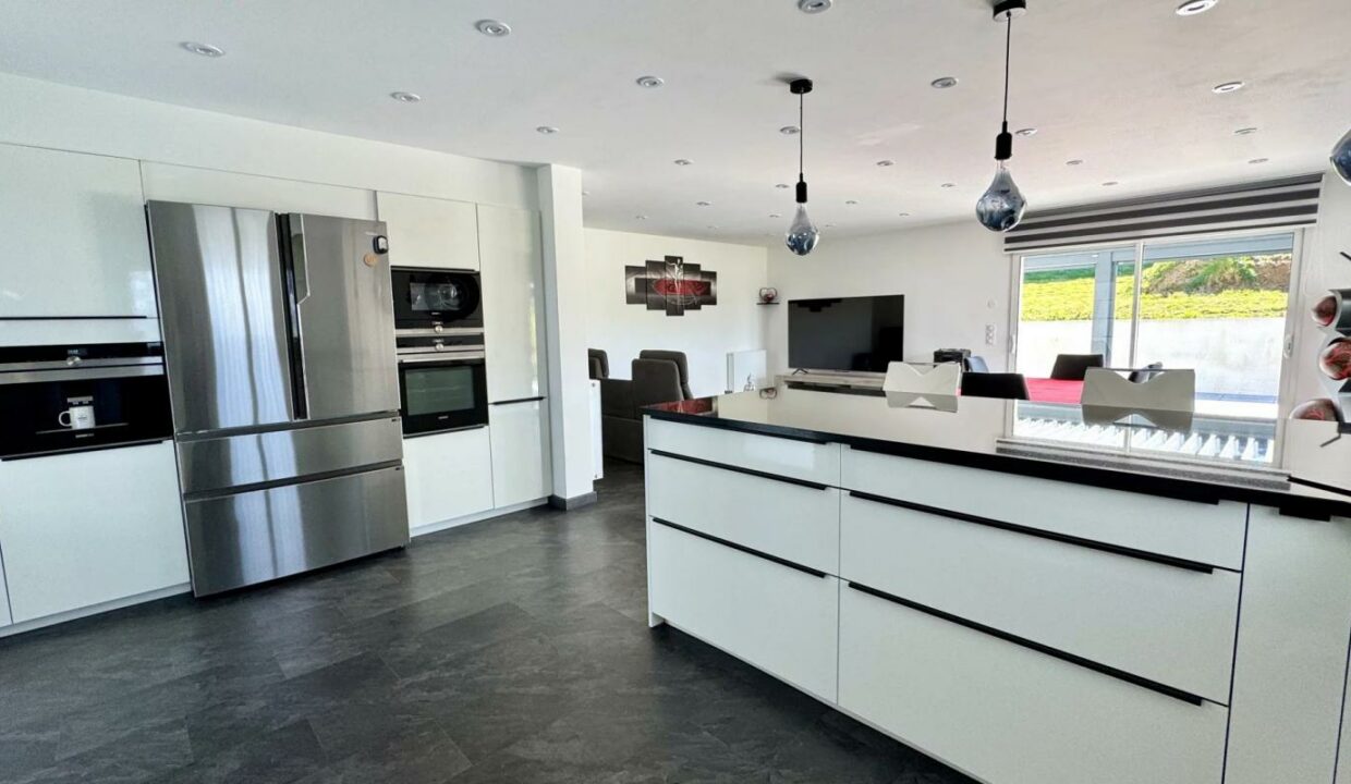 85784082-03102025-084005-4