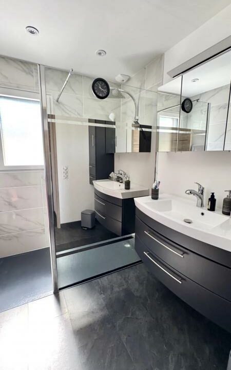 85784082-03102025-084005-6