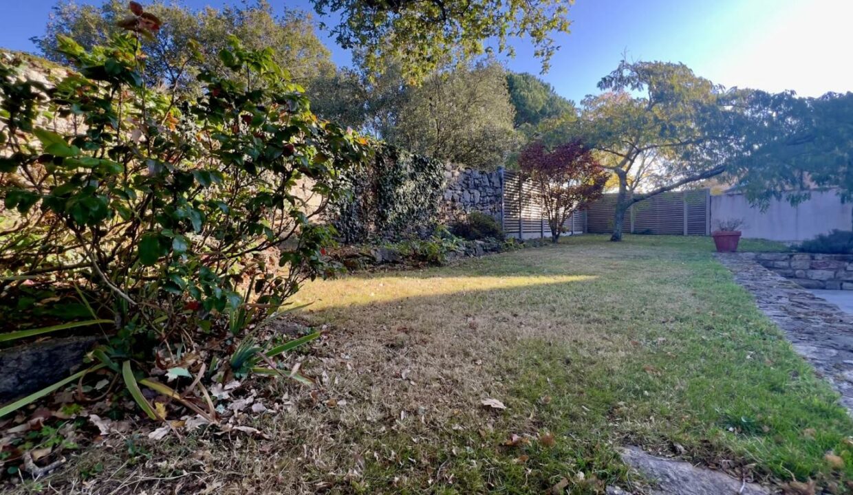 106704SB-09122025-160844-2