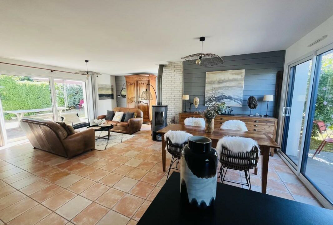 106730ALG-08122025-102733