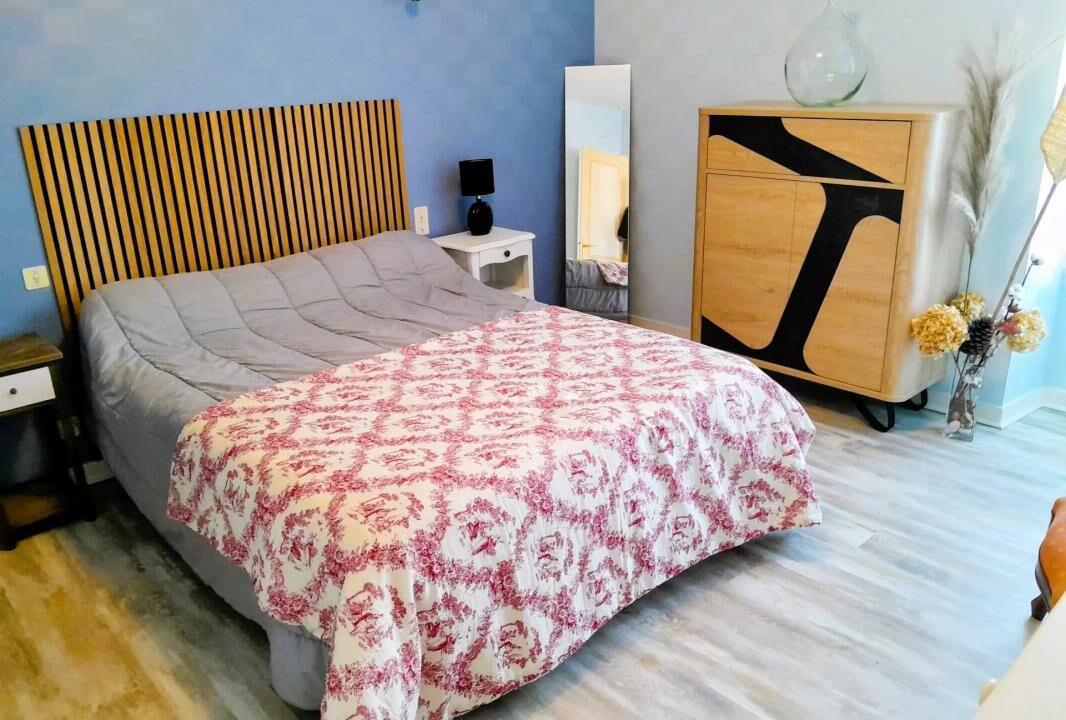 1976EB-10022026-045613-5