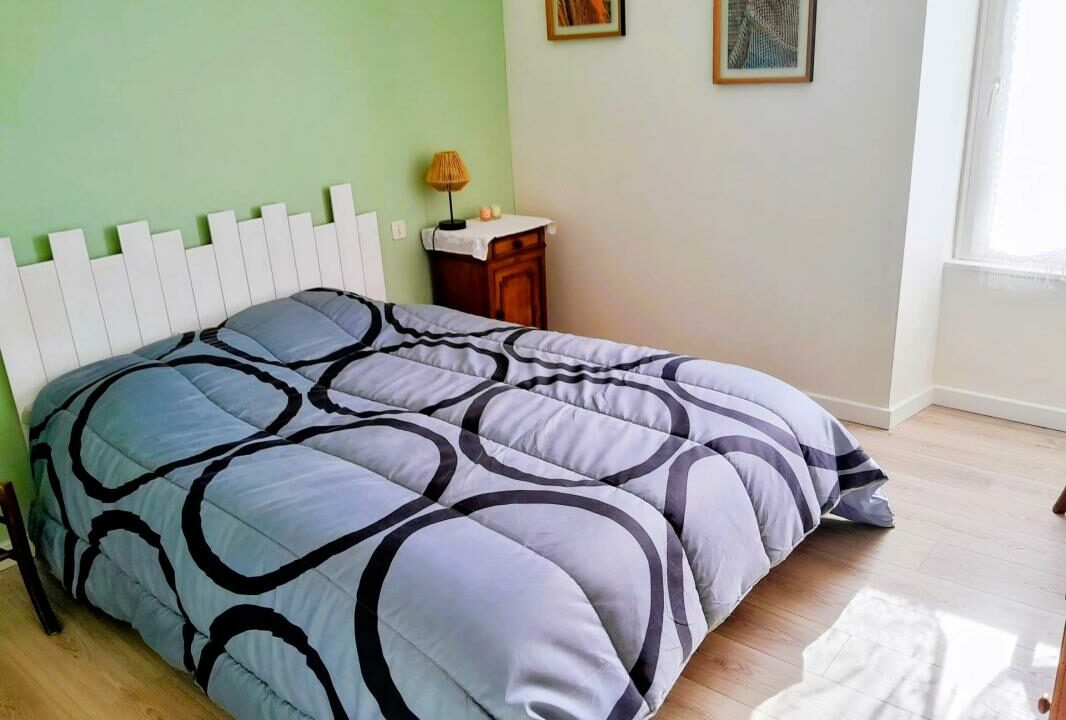 1976EB-08042026-221434-5